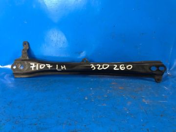 wspornik mocowania przedniej konsoli lew. TOYOTA PRIUS 16-