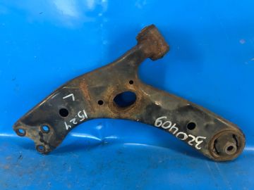 Dolne ramię przedniego zawieszenia lew. TOYOTA PRIUS PLUS 11-14