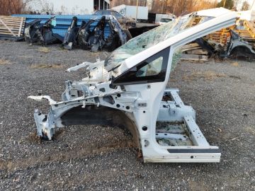 Przednia ćwiartka lew. TOYOTA PRIUS PLUS 11-14