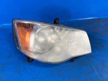 Reflektor Lampa przednia praw. DODGE GRAND CARAVAN 08-