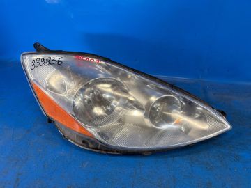 Reflektor Lampa przednia praw. TOYOTA SIENNA 03-10