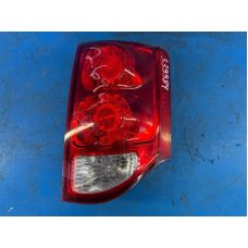 Zewnętrzna lampa praw. DODGE GRAND CARAVAN 08-