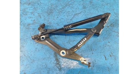 Zawias pokrywy bagażnika praw. FORD MUSTANG 15-