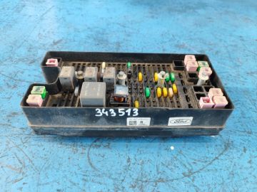 Skrzynka bezpieczników komora silnika FORD MUSTANG 15-