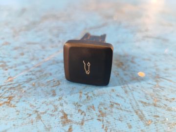 przycisk otwierania bagażnika od wewnątrz FORD FUSION 14-