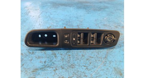 Moduł sterowania podnośnikami szyby JEEP RENEGADE (BU) 14- Moduł sterowania podnośnikami szyby JEEP RENEGADE (BU) 14-