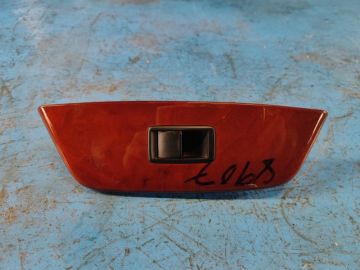 przycisk podnośnika szyby przed. praw. LEXUS HS250H (ANF10) 09-12