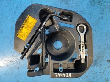 Skrzynka narzędziowa LEXUS CT200 11-17