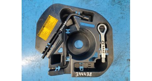 Skrzynka narzędziowa LEXUS CT200 11-17