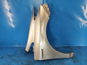 przedni błotnik praw. TOYOTA PRIUS - 30 09-17