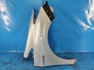 przedni błotnik praw. TOYOTA PRIUS - 30 09-17