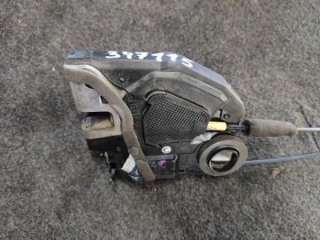 Zamek drzwi tyl. lew. TOYOTA PRIUS PLUS 11-14