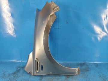 przedni błotnik praw. SUZUKI KIZASHI 09-14