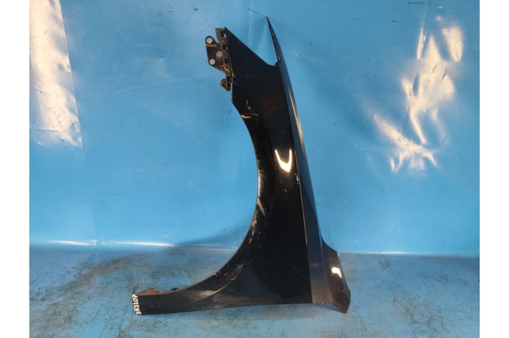 561 821 021 A | przedni błotnik lew. VOLKSWAGEN PASSAT B8 14- (352207)