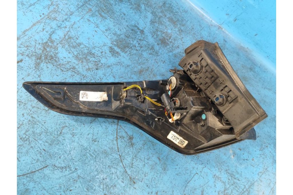 GJ5Z-13404-G | Zewnętrzna lampa praw. FORD ESCAPE 12-19 (354397) GJ5Z-13404-G | Zewnętrzna lampa praw. FORD ESCAPE 12-19 (354397)