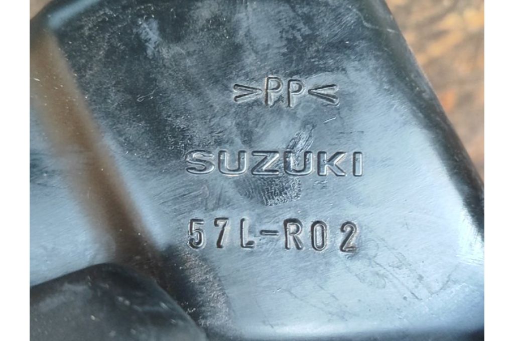 13881-57L00 | Przewód filtra powietrza SUZUKI KIZASHI 09-14 (354628) 13881-57L00 | Przewód filtra powietrza SUZUKI KIZASHI 09-14 (354628)