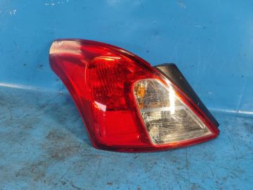Lampa Tylna lew. NISSAN VERSA B17 11-19
