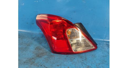 Lampa Tylna lew. NISSAN VERSA B17 11-19