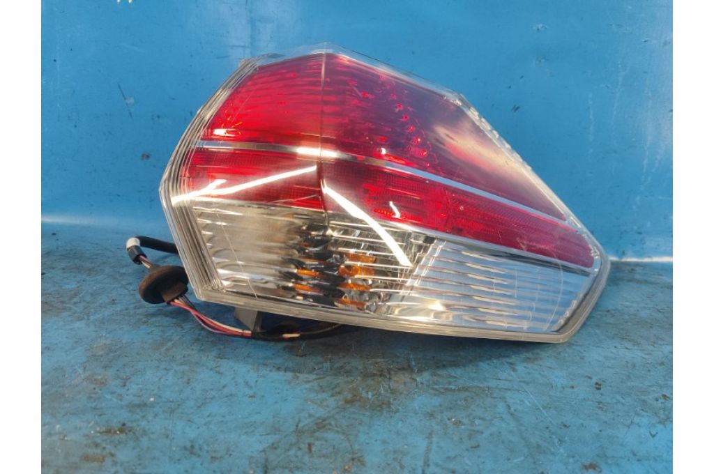 26550-4BA0A | Zewnętrzna lampa praw. NISSAN X-TRAIL/ROGUE T32 13-20 (354732) 26550-4BA0A | Zewnętrzna lampa praw. NISSAN X-TRAIL/ROGUE T32 13-20 (354732)