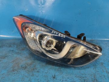 Reflektor Lampa przednia praw. HYUNDAI ELANTRA GD 12-17