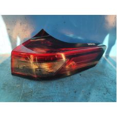 Zewnętrzna lampa praw. NISSAN X-TRAIL/ROGUE T33 20-