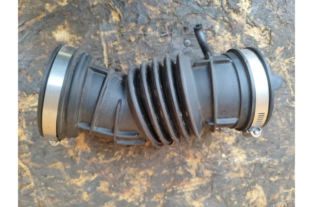 GV61-9R504-CB | Przewód układu dolotowego FORD ESCAPE 12-19 (355387)