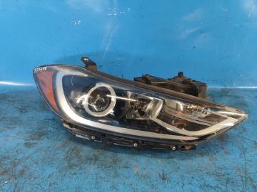 Reflektor Lampa przednia praw. HYUNDAI ELANTRA AD 16-