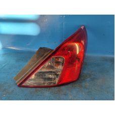 Zewnętrzna lampa praw. NISSAN VERSA B17 11-19