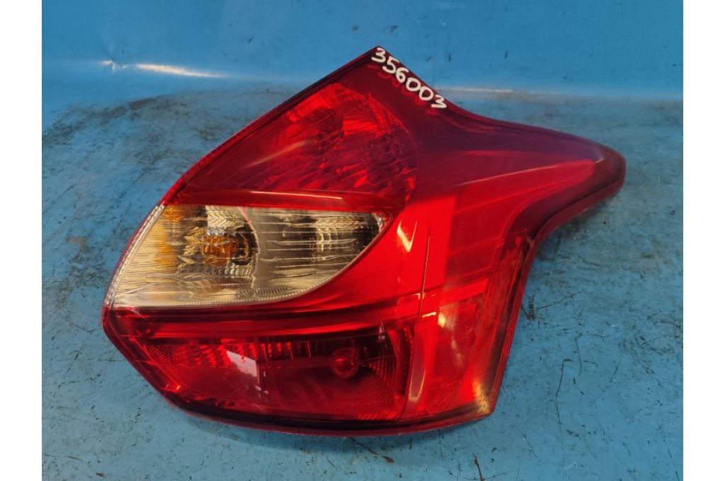 DM5Z-13404-C | Lampa Tylna praw. FORD FOCUS 10-18 (356003)
