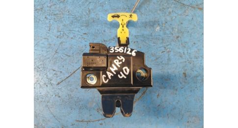 zamek pokrywy bagażnika TOYOTA CAMRY 40 06-11