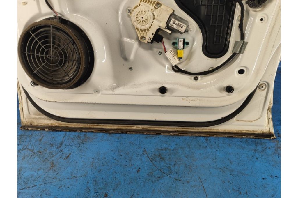 8R0 831 052 E | Drzwi przed. praw. AUDI Q5 08-16 (357657) - Zdjęcie 8