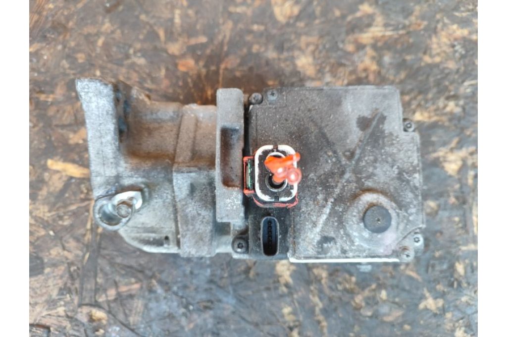 88370-75010 | Kompresor klimatyzacji LEXUS HS250H (ANF10) 09-12 (358423) - Zdjęcie 5