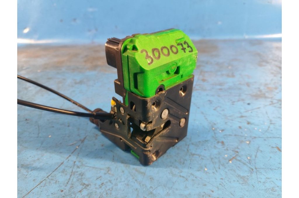 30699748 | Zamek drzwi przed. praw. VOLVO XC90 02–16 (300073)