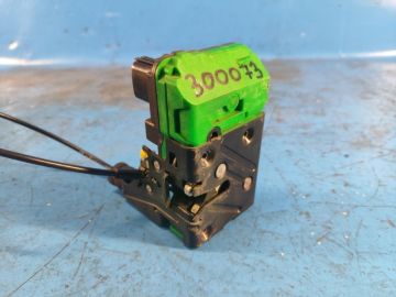 Zamek drzwi przed. praw. VOLVO XC90 02–16