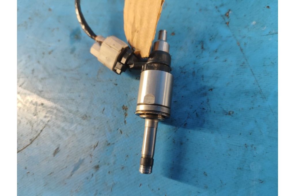 CP9Z-9F593-B | Wtryskiwacz paliwa FORD FOCUS 10-18 (359802) - Zdjęcie 2