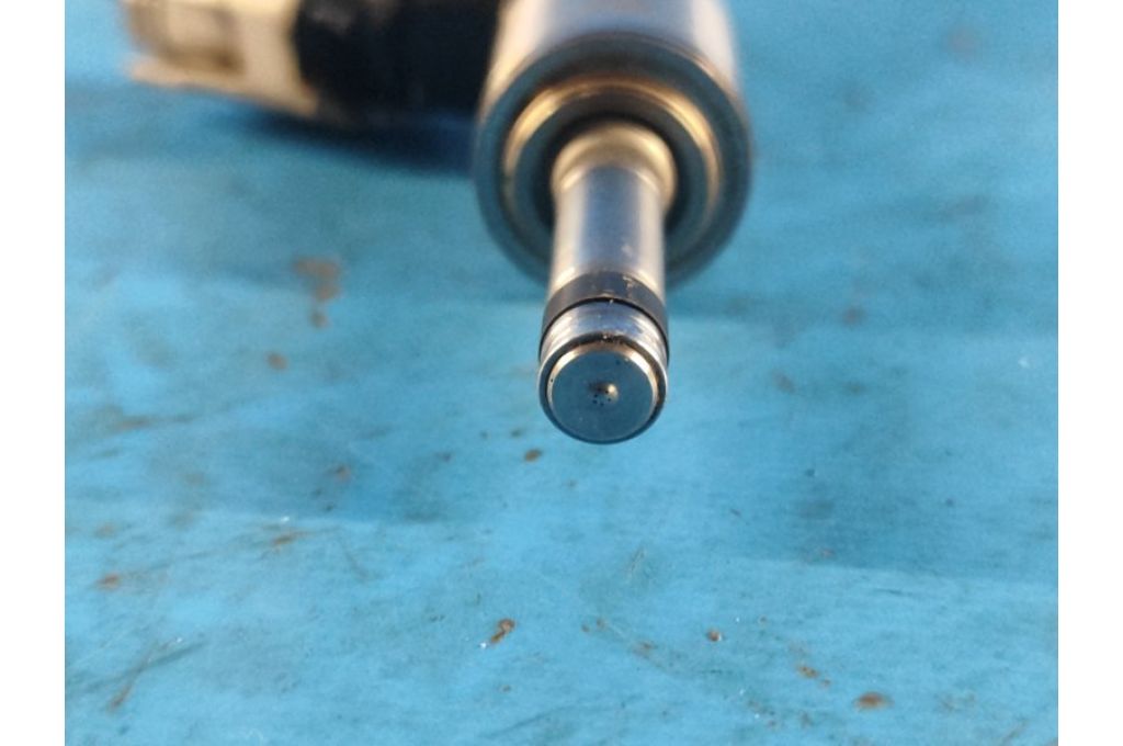 CP9Z-9F593-B | Wtryskiwacz paliwa FORD FOCUS 10-18 (359802) - Zdjęcie 3