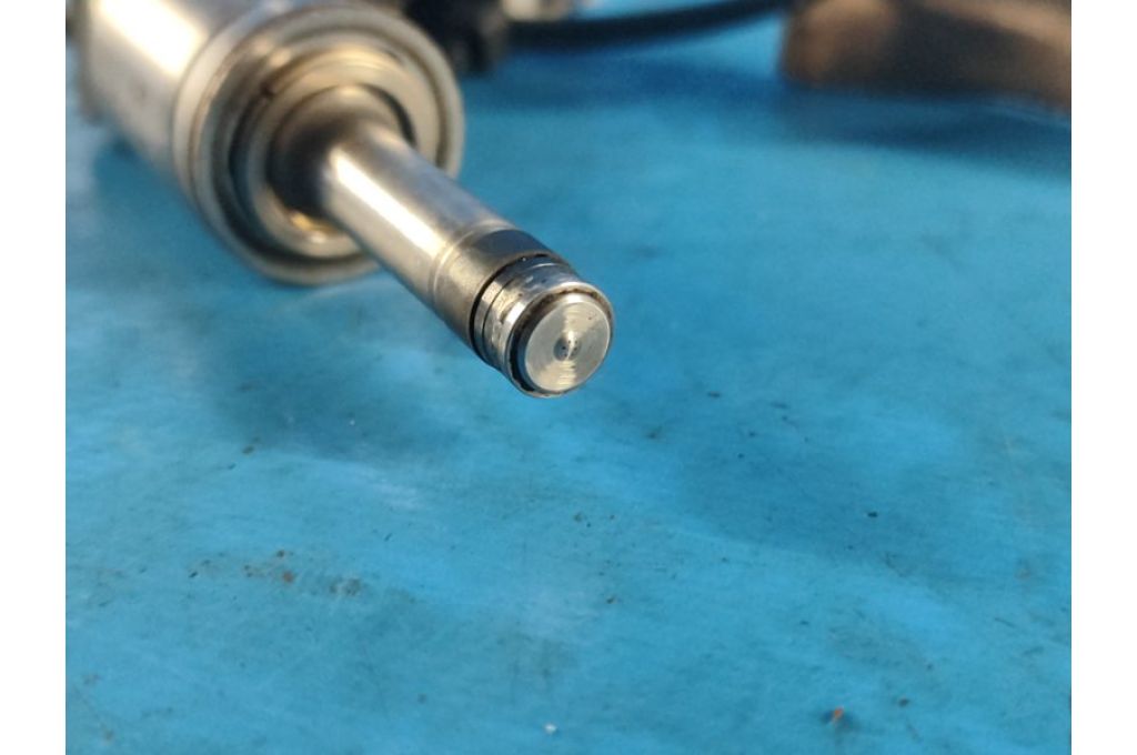 CP9Z-9F593-B | Wtryskiwacz paliwa FORD FOCUS 10-18 (359819) - Zdjęcie 4