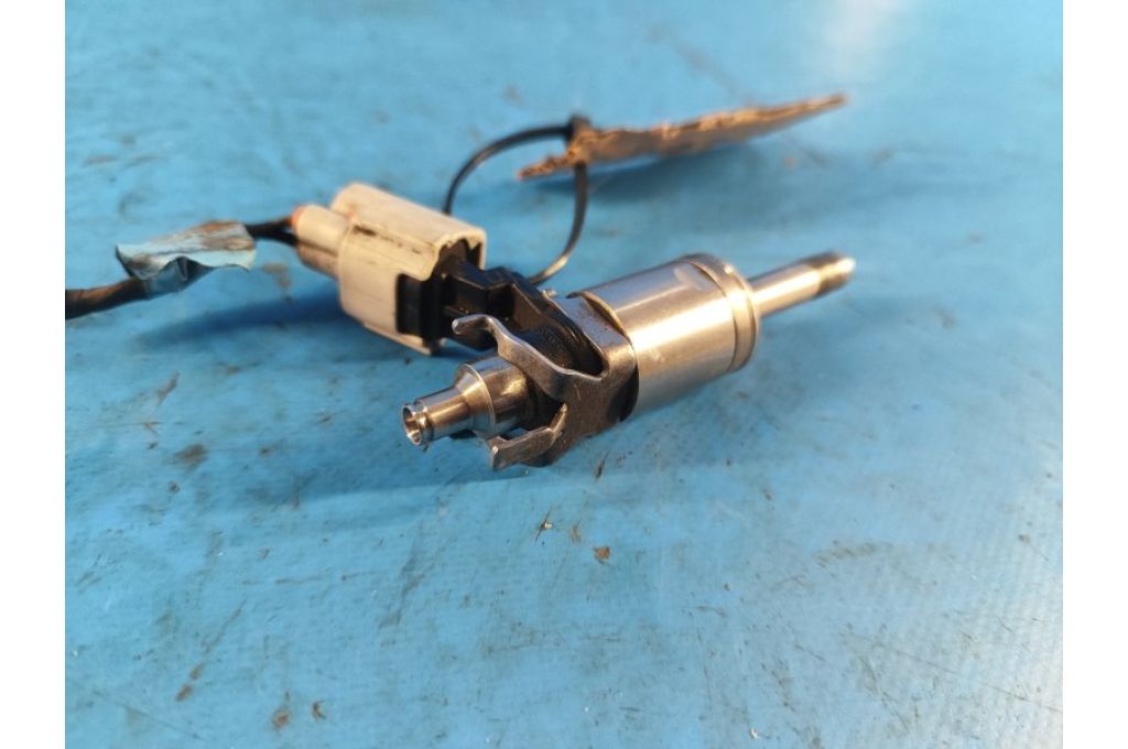 CP9Z-9F593-B | Wtryskiwacz paliwa FORD FOCUS 10-18 (359820) - Zdjęcie 2