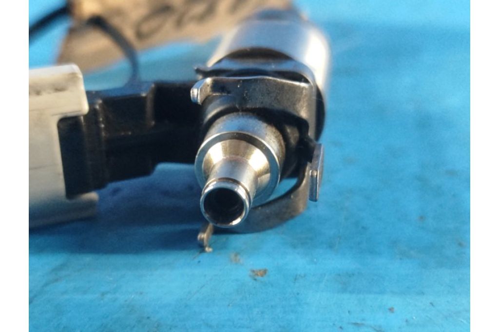 CP9Z-9F593-B | Wtryskiwacz paliwa FORD FOCUS 10-18 (359820) - Zdjęcie 3