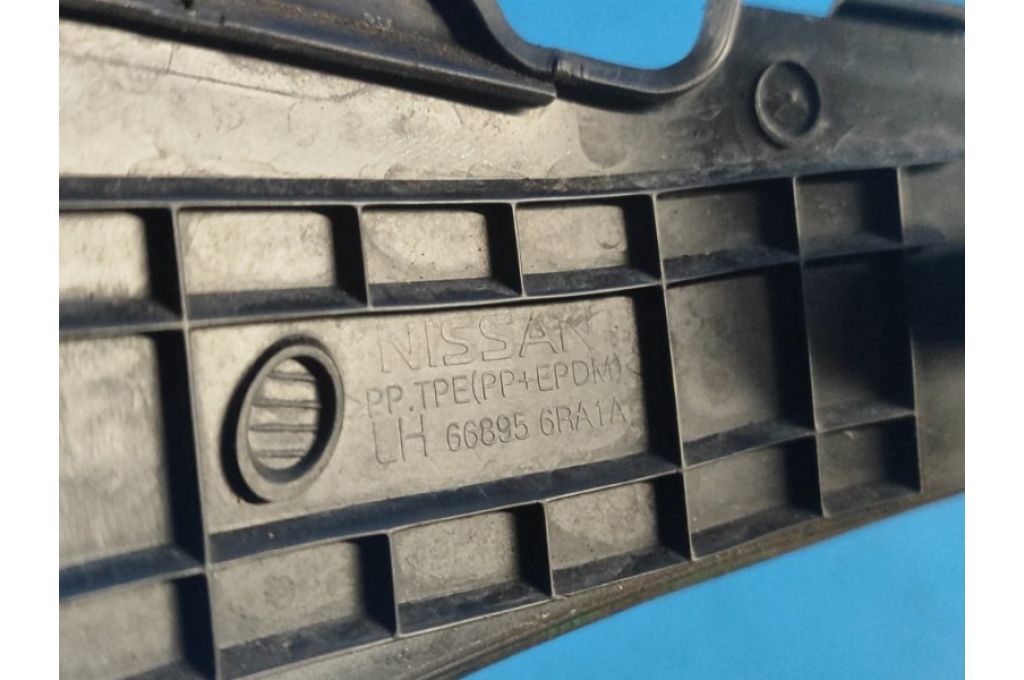 668956RA1A | Osłona pod przednią szybę lew. NISSAN X-TRAIL/ROGUE T33 20- (360439) - Zdjęcie 3