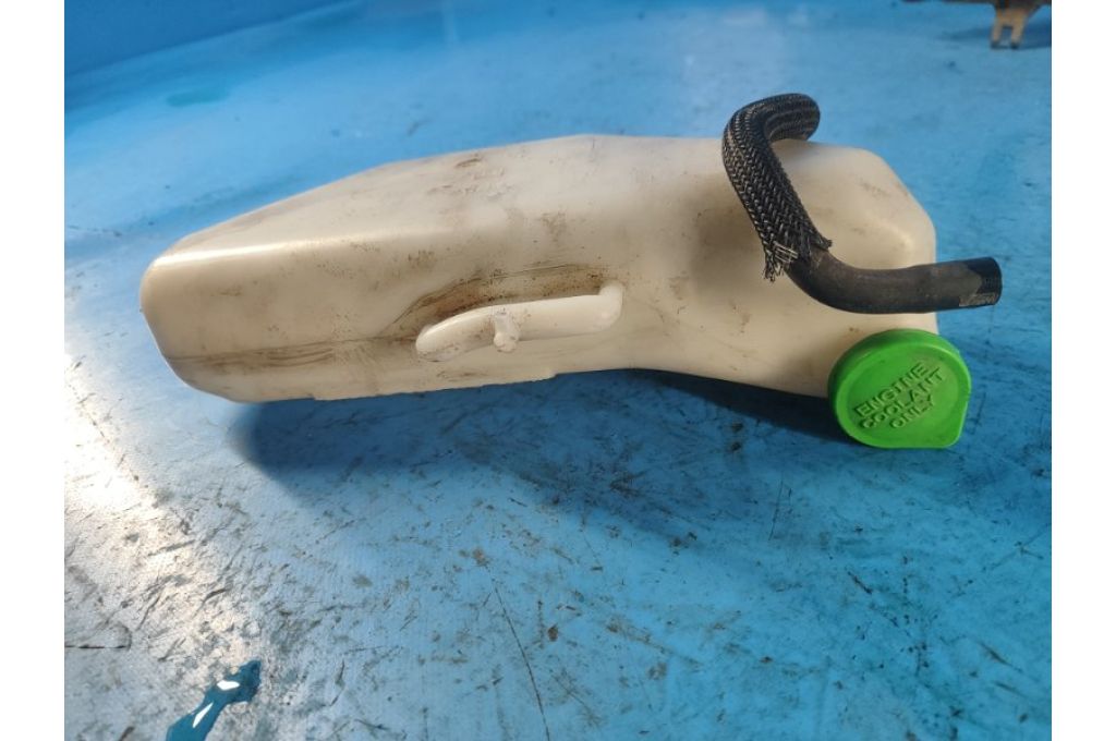 1793157L00 | Zbiorniczek wyrównawczy SUZUKI KIZASHI 09-14 (360758) - Zdjęcie 3