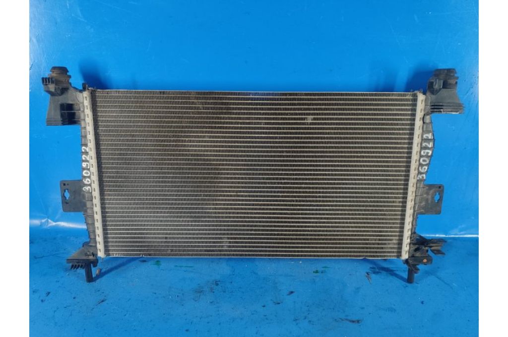 CV6Z-8005-A | Chłodnica wody FORD FOCUS 10-18 (360922)