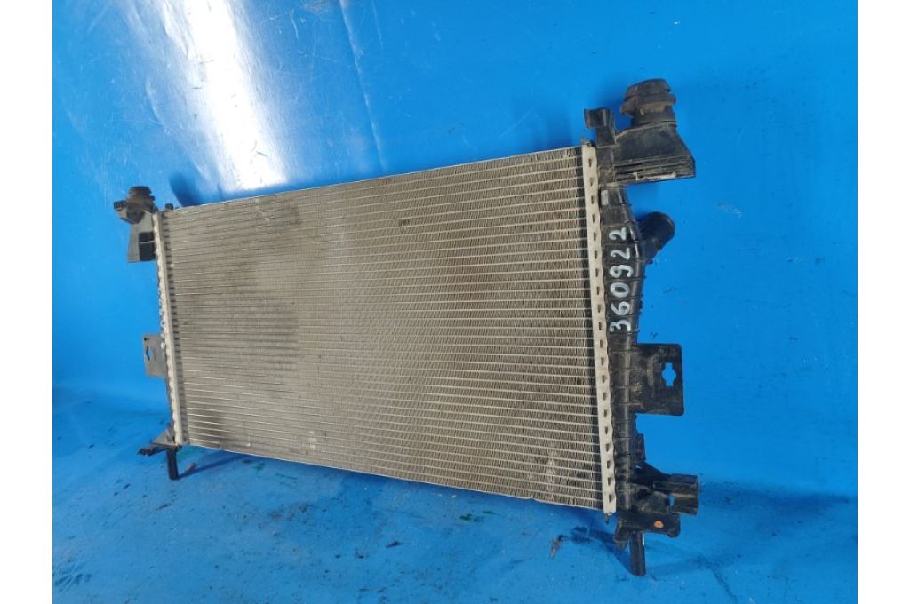 CV6Z-8005-A | Chłodnica wody FORD FOCUS 10-18 (360922) - Zdjęcie 2