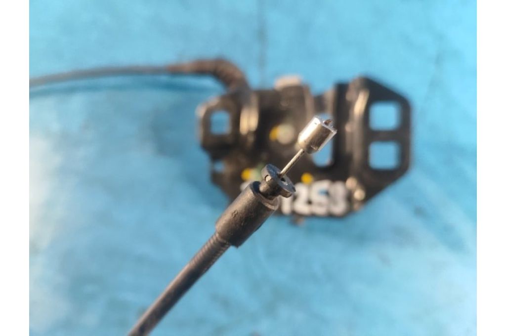 DS7Z16700C | zamek maski praw. FORD FUSION 14- (361258) - Zdjęcie 4