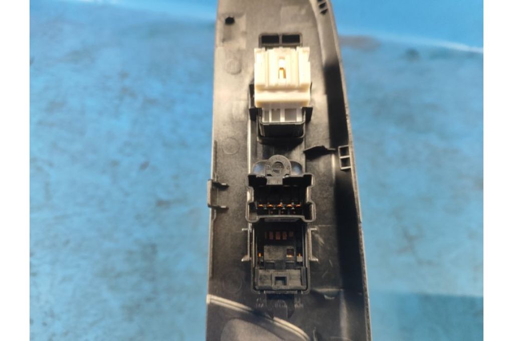 83071FJ170 | przycisk podnośnika szyby przed. praw. SUBARU CROSSTREK 12-17 (361812) - Zdjęcie 4