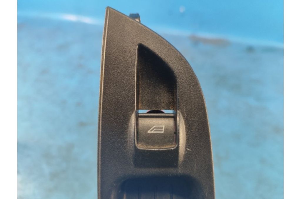 BM5Z-14529-A | przycisk podnośnika szyby przed. praw. FORD FOCUS 10-18 (361830) - Zdjęcie 2