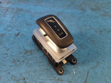 dźwignia automatycznej skrzyni biegów INFINITI QX50 18-