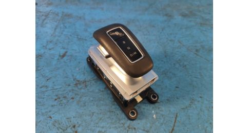 dźwignia automatycznej skrzyni biegów INFINITI QX50 18-