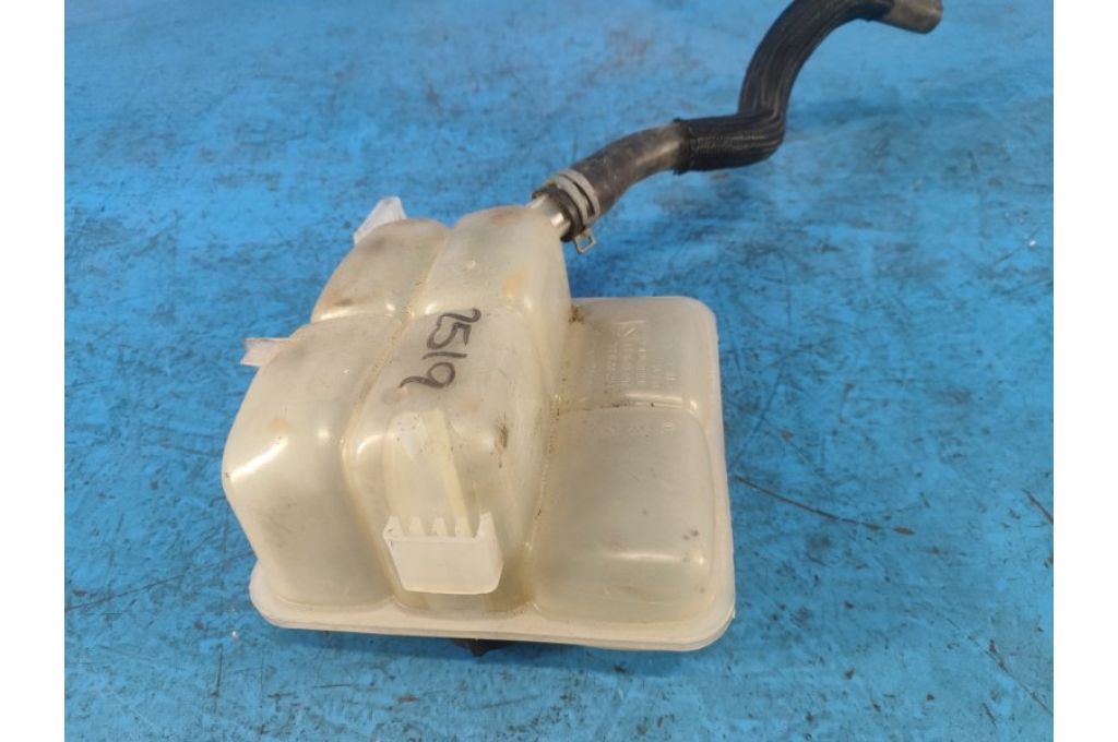8V618K218DE | Zbiorniczek wyrównawczy FORD FOCUS 10-18 (362654) - Zdjęcie 2