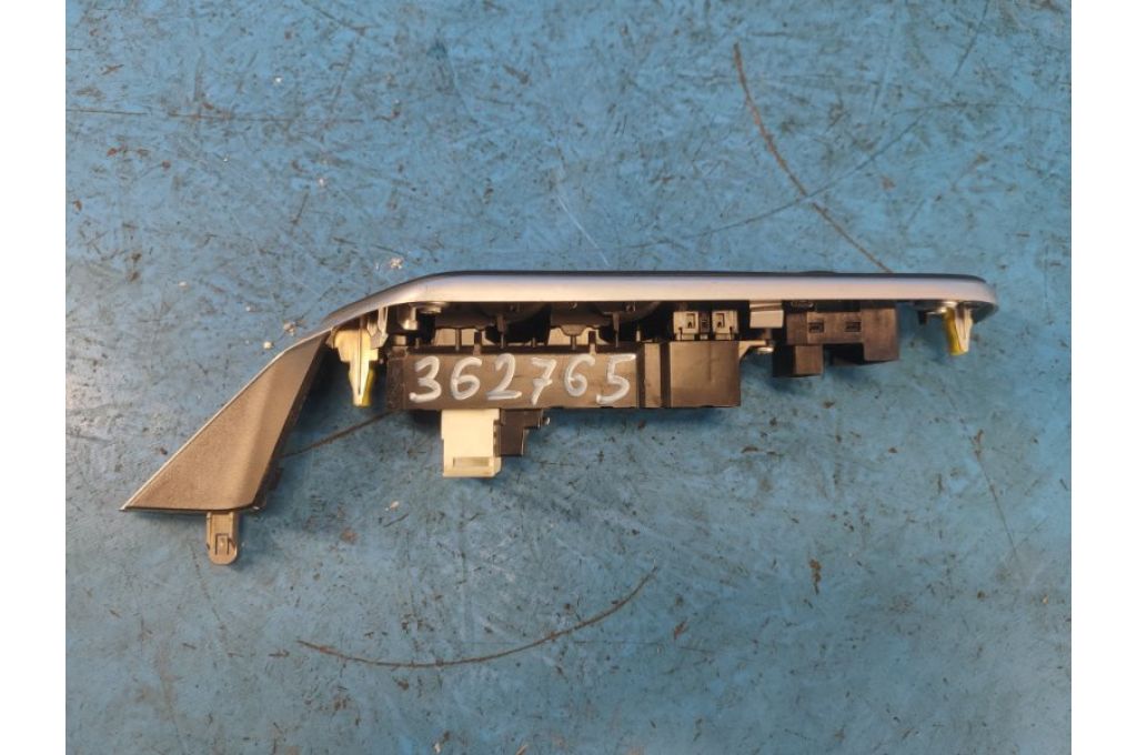 84820-06120 | Moduł sterowania podnośnikami szyby przed. lew. TOYOTA CAMRY 50 12-15 (362765) - Zdjęcie 2